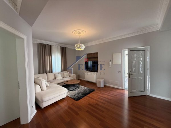 Tirane, jepet me qera apartament 2+1+Ballkon Kati 3, 110 m² 800 € (Selite)