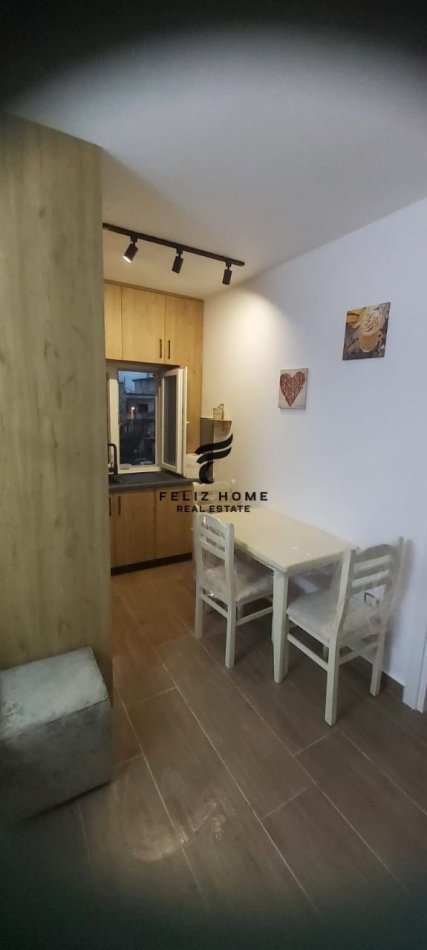 Tirane, jepet me qera apartament 1+1+Ballkon Kati 2, 55 m² 500 € (SELITE)