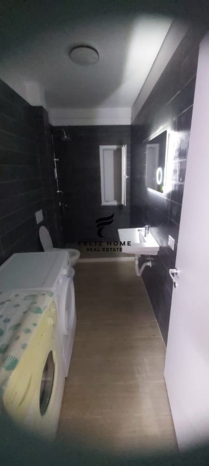 Tirane, jepet me qera apartament 1+1+Ballkon Kati 2, 55 m² 500 € (SELITE)