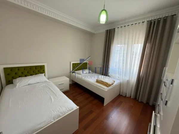 Tirane, jepet me qera apartament 2+1+Ballkon Kati 3, 110 m² 800 € (Selite)