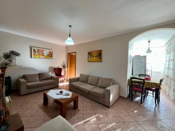 Tirane, jepet me qera apartament 2+1+Ballkon Kati 3, 90 m² 580 € (SIRI KODRA)