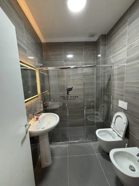 Tirane, jepet me qera apartament 1+1+Ballkon Kati 1, 60 m² 530 € (KOPSHTI BOTANIK)