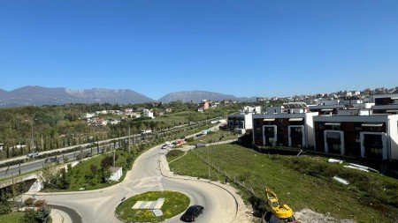 Tirane, jepet me qera 3+1+Aneks+Ballkon Kati 0, 350 m² 4.000 € (Prane Teg)