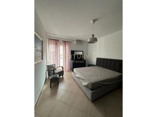 Tirane, jepet me qera apartament 1+1 Kati 7, 64 m² 550 € (KOMPLEKSI KONTAKT)