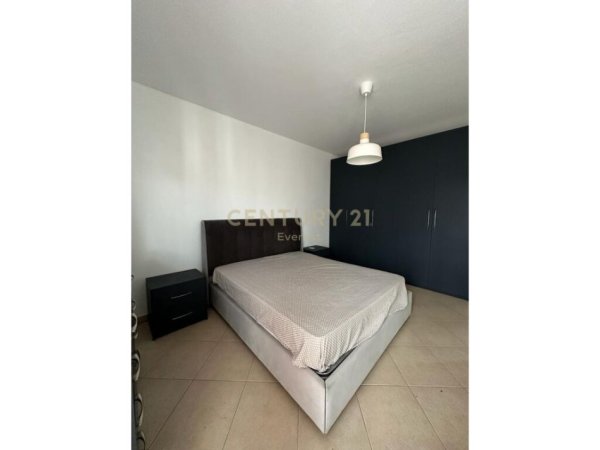 Tirane, jepet me qera apartament 1+1 Kati 7, 64 m² 550 € (KOMPLEKSI KONTAKT)