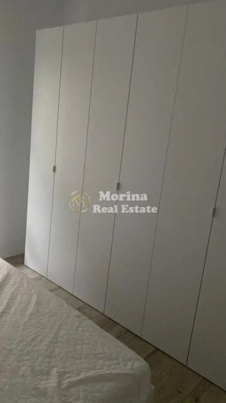 Tirane, ndarje qeraje me vajze shtepi 1+1 Kati 2, 76 m² 160 € (Porcelan)