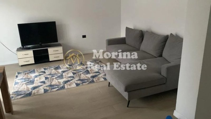 Tirane, ndarje qeraje me vajze shtepi 1+1 Kati 2, 76 m² 160 € (Porcelan)