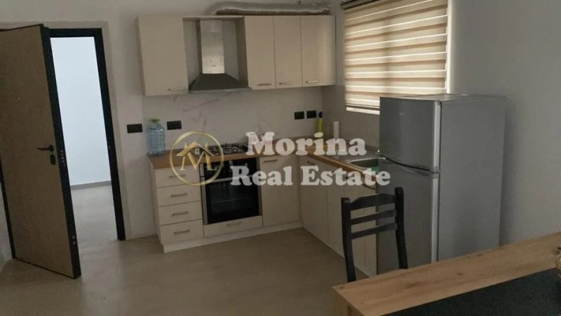 Tirane, ndarje qeraje me vajze shtepi 1+1 Kati 2, 76 m² 160 € (Porcelan)