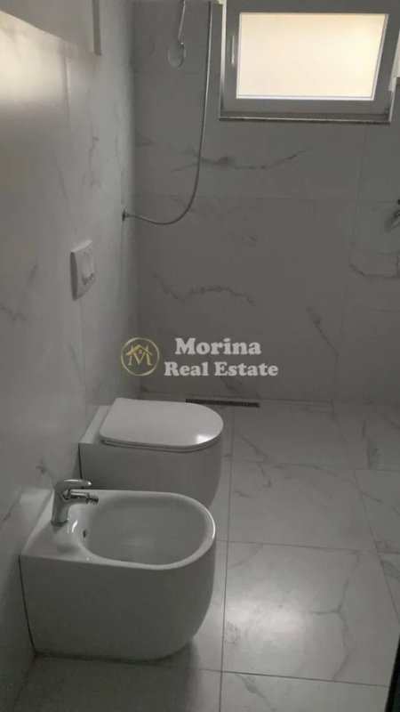 Tirane, ndarje qeraje me vajze shtepi 1+1 Kati 2, 76 m² 160 € (Porcelan)