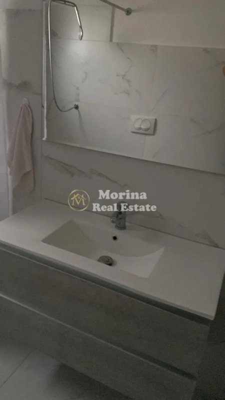 Tirane, ndarje qeraje me vajze shtepi 1+1 Kati 2, 76 m² 160 € (Porcelan)