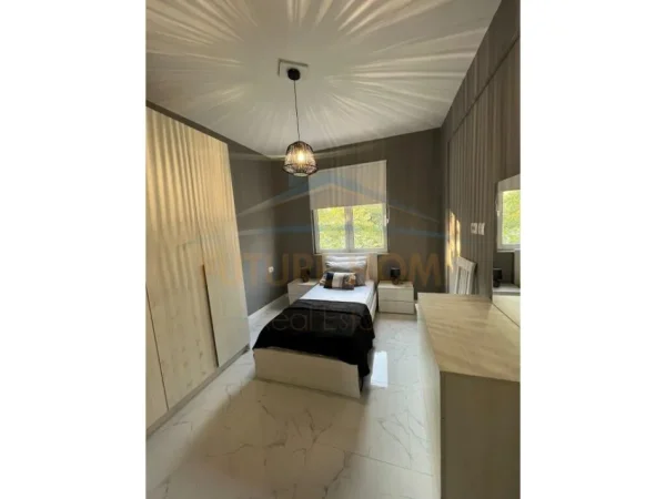 Tirane, jepet me qera apartament 2+1+Ballkon Kati 5, 70 m² 800 € (MYSLYM SHYRI)