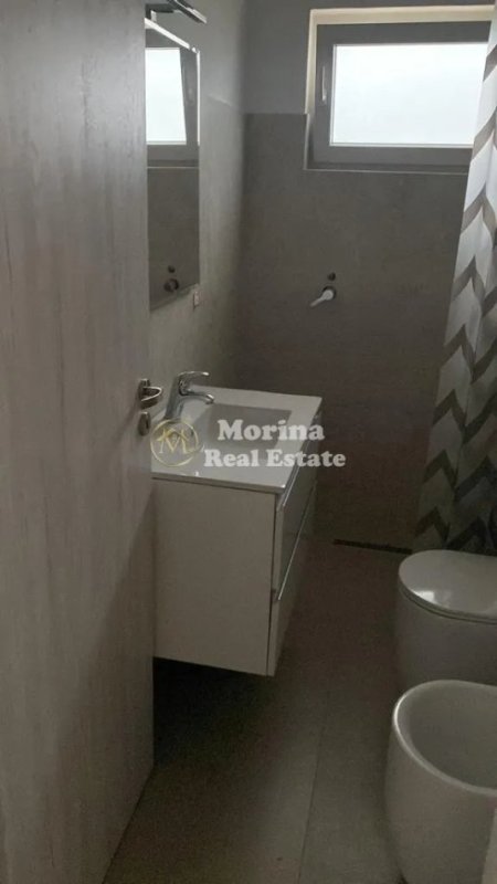 Tirane, ndarje qeraje me vajze shtepi 1+1 Kati 2, 76 m² 160 € (Porcelan)
