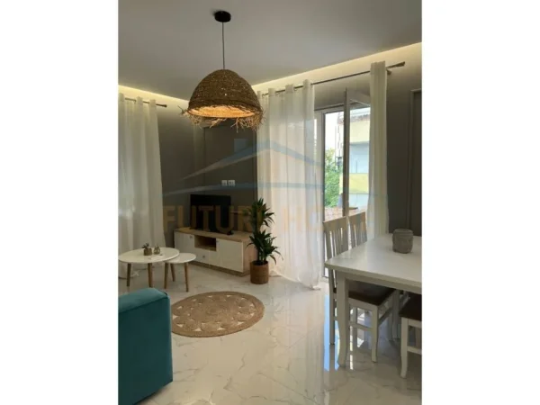 Tirane, jepet me qera apartament 2+1+Ballkon Kati 5, 70 m² 800 € (MYSLYM SHYRI)
