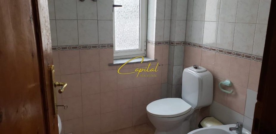 Tirane, jepet me qera apartament 2+1 Kati 3, 85 m² 400 € (ALI DEMI)