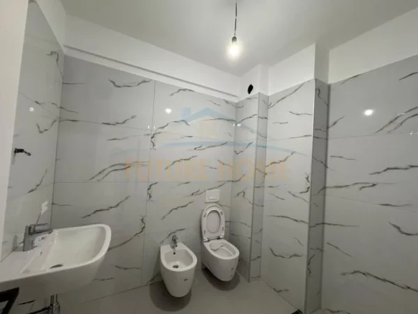 Durres, shitet apartament 1+1+Ballkon Kati 5, 67 m² 95.000 € (mali i robit)