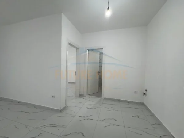 Durres, shitet apartament 1+1+Ballkon Kati 5, 67 m² 95.000 € (mali i robit)