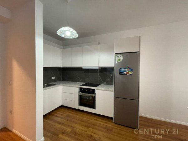 Tirane, jepet me qera apartament 1+1 Kati 3, 57 m² 500 € (fusha e aviacionit)