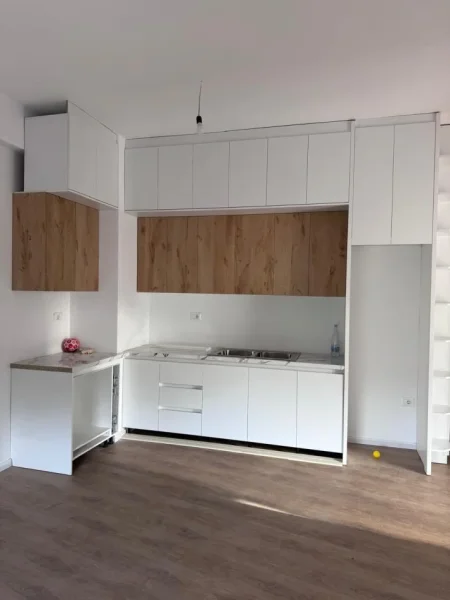 Tirane, jepet me qera apartament 2+1+Ballkon Kati 7, 80 m² 380 € (Ali Dem)