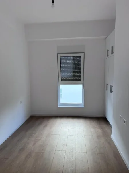 Tirane, jepet me qera apartament 2+1+Ballkon Kati 7, 80 m² 380 € (Ali Dem)