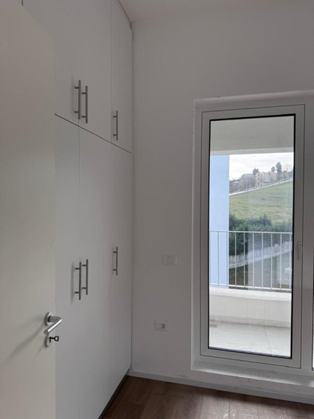 Tirane, jepet me qera apartament 2+1+Ballkon Kati 7, 80 m² 380 € (Ali Dem)