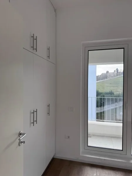 Tirane, jepet me qera apartament 2+1+Ballkon Kati 7, 80 m² 380 € (Ali Dem)