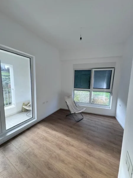 Tirane, jepet me qera apartament 2+1+Ballkon Kati 7, 80 m² 380 € (Ali Dem)