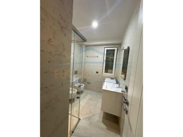 Durres, shitet Vile 2 Katshe Kati 2, 400 m² 550.000 € (Kompleksi "Lura 3 ", Gjiri i Lalëzit)