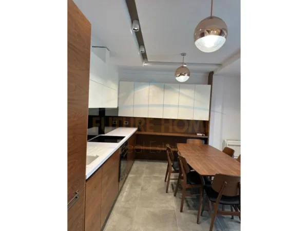 Durres, shitet Vile 2 Katshe Kati 2, 400 m² 550.000 € (Kompleksi "Lura 3 ", Gjiri i Lalëzit)