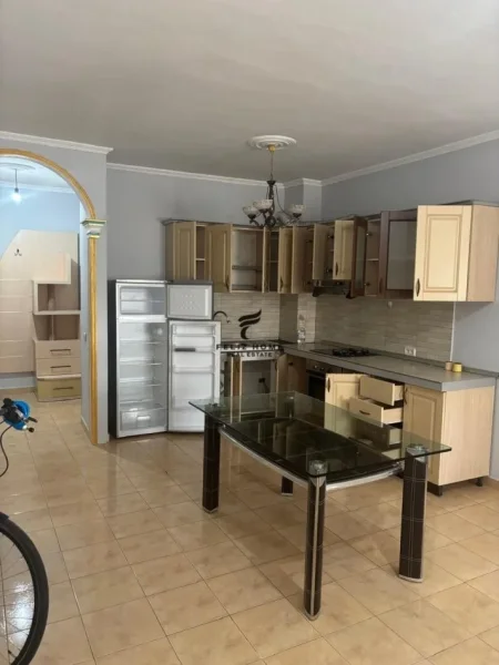 Tirane, jepet me qera apartament 2+1 Kati 6, 113 m² 600 € (KOMUNA E PARISIT)