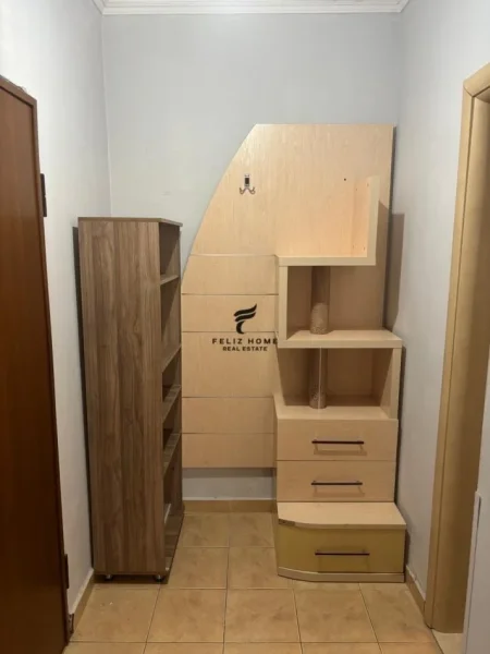 Tirane, jepet me qera apartament 2+1 Kati 6, 113 m² 600 € (KOMUNA E PARISIT)