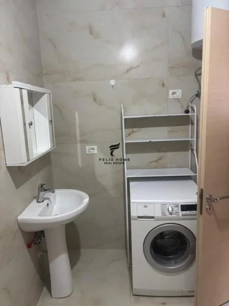 Tirane, jepet me qera apartament 2+1 Kati 6, 113 m² 600 € (KOMUNA E PARISIT)