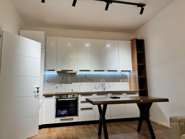 Tirane, jepet me qera apartament 1+1 Kati 2, 60 m² 520 € (Fusha e aviacionit)