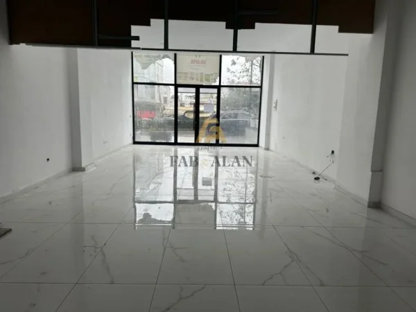 Tirane, jepet me qera ambjent biznesi Kati 1, 82 m² 500 € (Kamez)