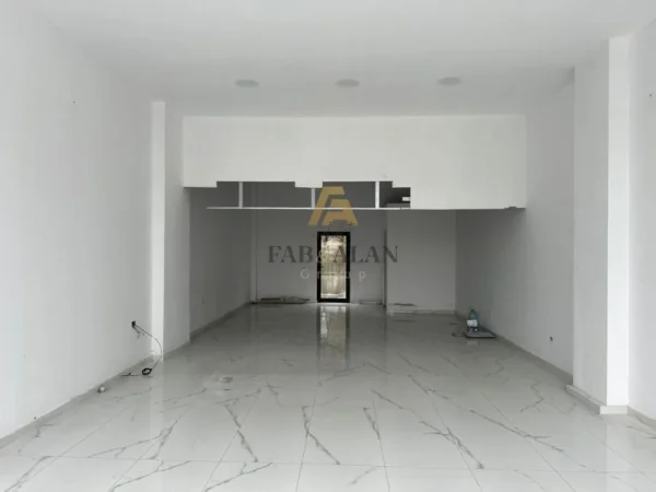 Tirane, jepet me qera ambjent biznesi Kati 1, 82 m² 500 € (Kamez)