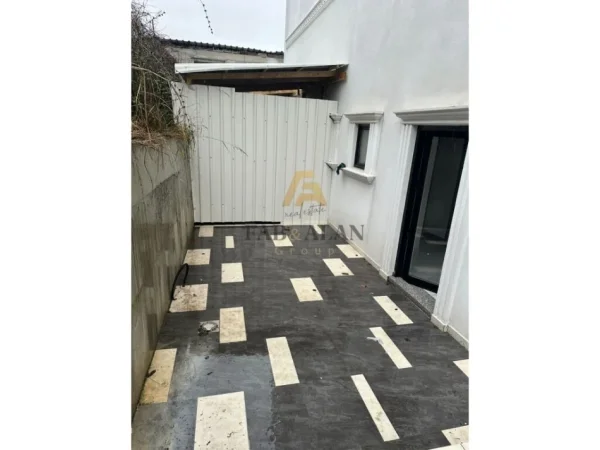 Tirane, jepet me qera ambjent biznesi Kati 1, 82 m² 500 € (Kamez)