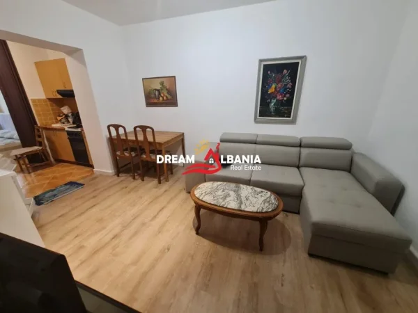 Tirane, jepet me qera apartament 1+1 Kati 3, 62 m² 520 € (Myslym Shyri)