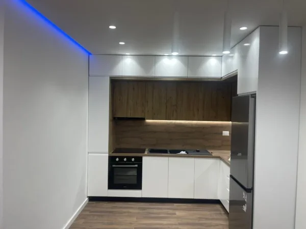 Tirane, jepet me qera apartament 2+1+Ballkon Kati 4, 80 m² 600 € (5 maji)