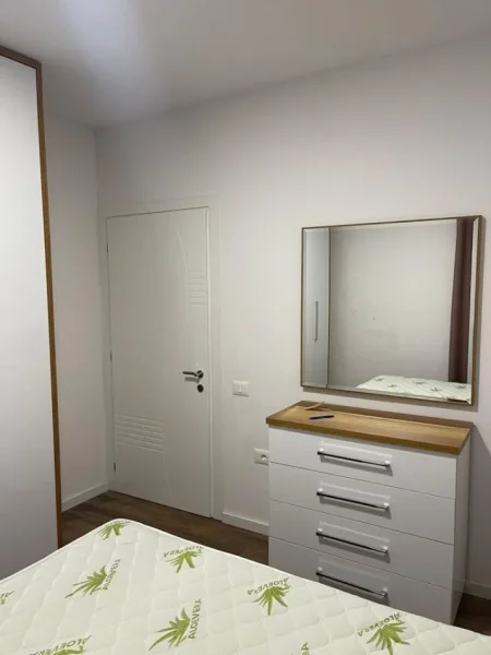 Tirane, jepet me qera apartament 2+1+Ballkon Kati 4, 80 m² 600 € (5 maji)