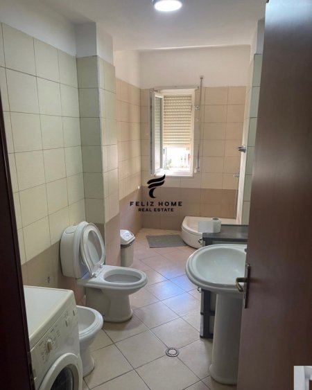 Tirane, jepet me qera apartament 2+1 Kati 2, 97 m² 500 € (KODRA E DIELLIT)