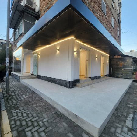 Tirane, shes dyqan Kati 0, 40 m² 250.000 € (Rruga e Kavajes)