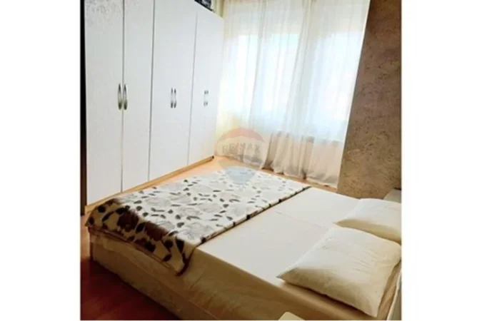 Tirane, jepet me qera apartament 2+1+Ballkon Kati 3, 110 m² 800 € (Hoxha Tahsin)