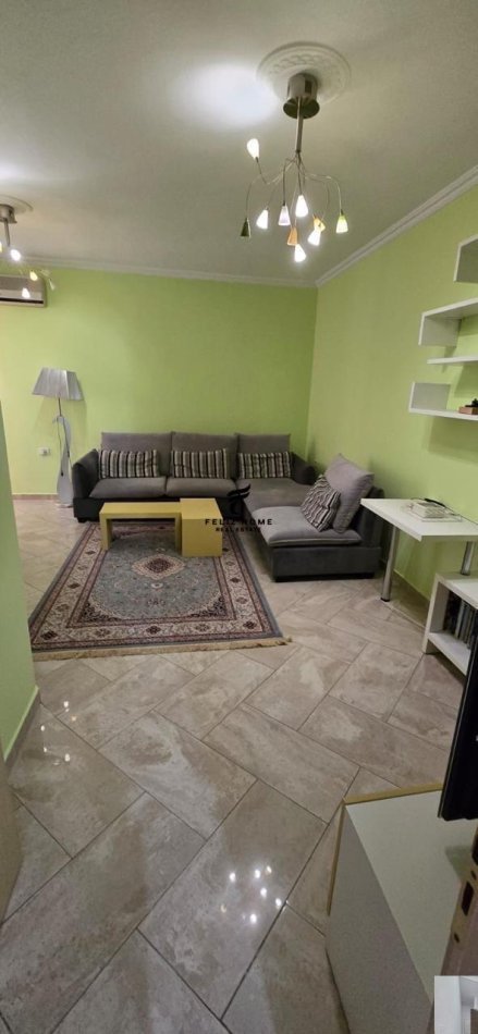 Tirane, jepet me qera apartament 1+1+Ballkon Kati 4, 62 m² 600 € (RRUGA E DURRSIT)