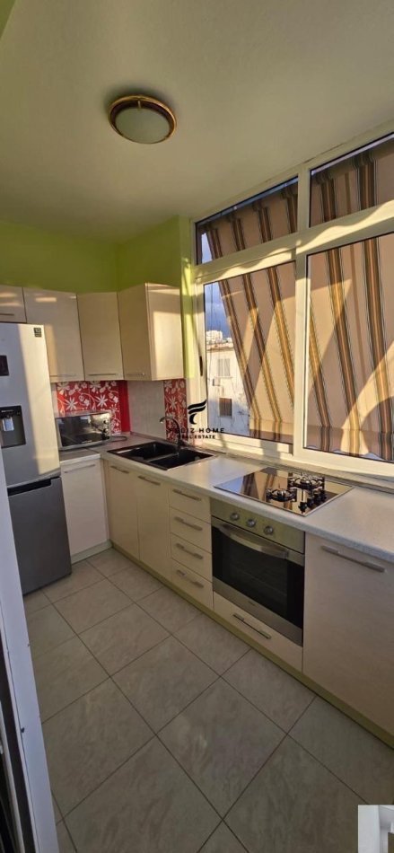 Tirane, jepet me qera apartament 1+1+Ballkon Kati 4, 62 m² 600 € (RRUGA E DURRSIT)