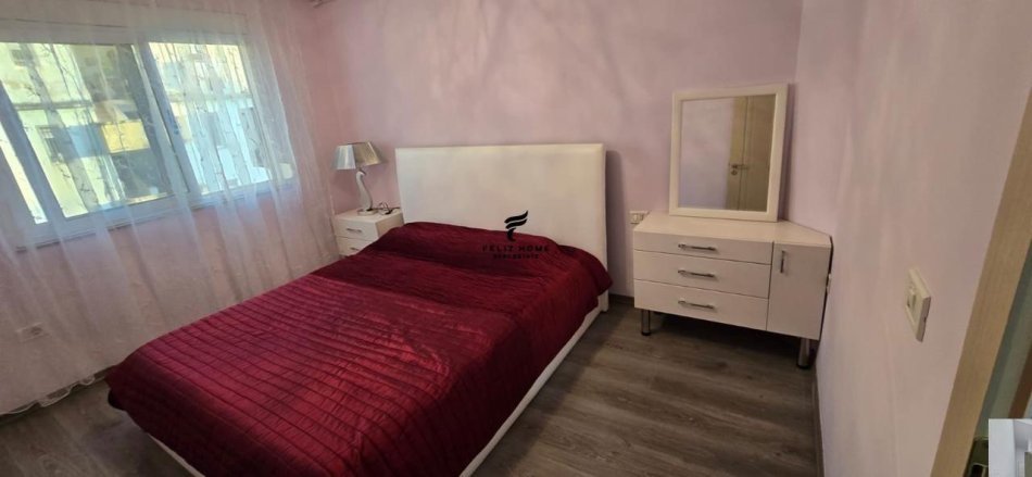 Tirane, jepet me qera apartament 1+1+Ballkon Kati 4, 62 m² 600 € (RRUGA E DURRSIT)