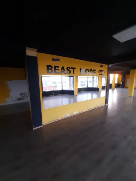 Durres, jepet me qera ambjent biznesi Kati 3, 300 m² 800 € (Adria ,Durres)