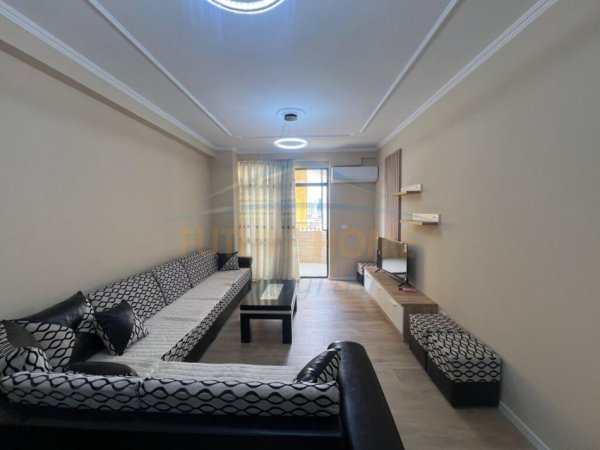 Tirane, jepet me qera apartament 1+1 Kati 6, 75 m² 700 € (21 Dhjetori)