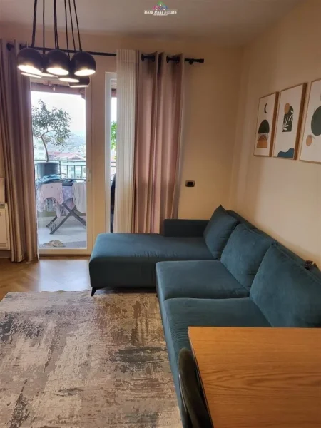 Tirane, jepet me qera apartament 1+1+Ballkon Kati 8, 65 m² 500 € (ISH TREGU ELEKTRIK)