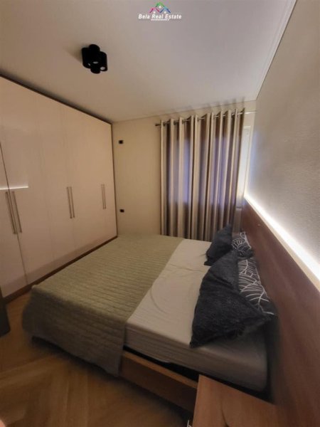 Tirane, jepet me qera apartament 1+1+Ballkon Kati 8, 65 m² 500 € (ISH TREGU ELEKTRIK)