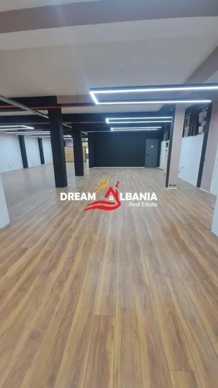 Tirane, jepet me qera zyre Kati 1, 300 m² 2.500 € (21 dhjetori)