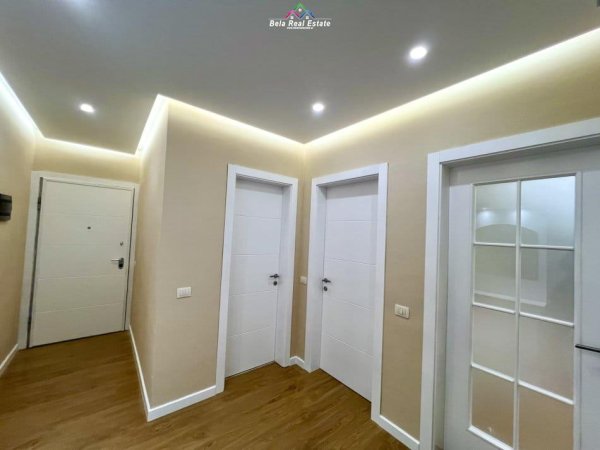 Tirane, jepet me qera apartament 1+1+Ballkon Kati 4, 84 m² 750 € (Rruga e Elbasanit)